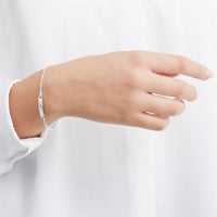 Dieses Foto zeigt ein Tragebeispiel des Armbands aus 925er Silber