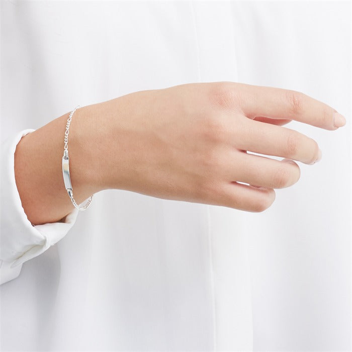 Dieses Foto zeigt ein Tragebeispiel des Armbands aus 925er Silber