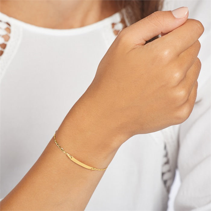 Dieses Foto zeigt ein Tragebeispiel des Armbands aus 375er Gold
