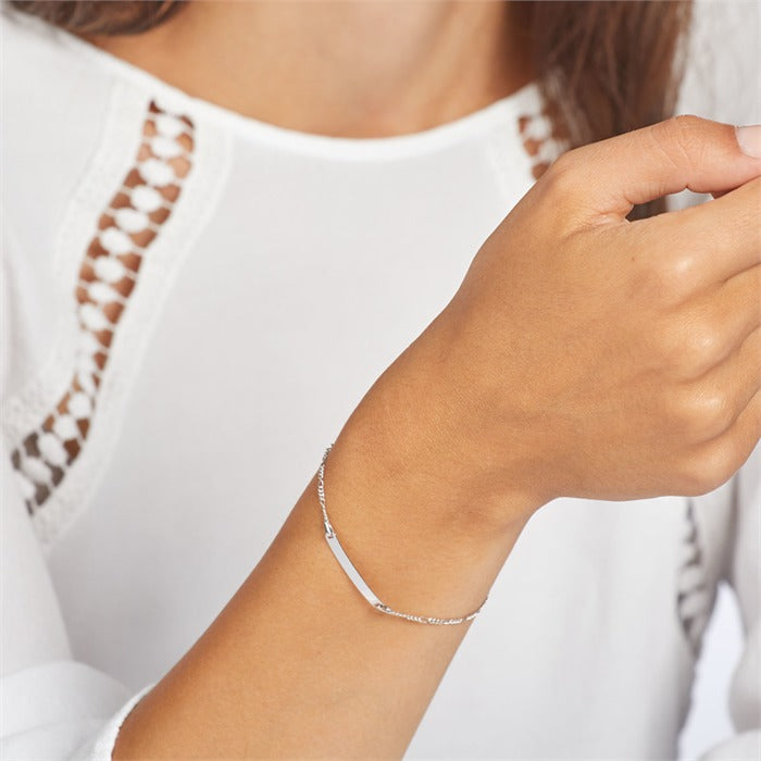 Dieses Foto zeigt ein Tragebeispiel des Armbands aus 375er Weißgold